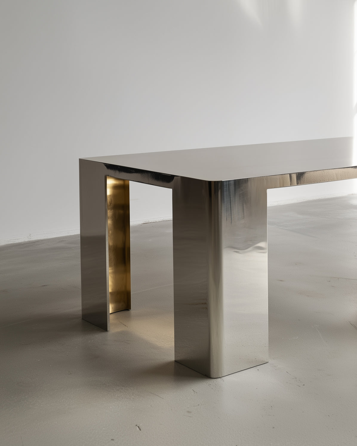 Aura Dining Table – Slash Objects